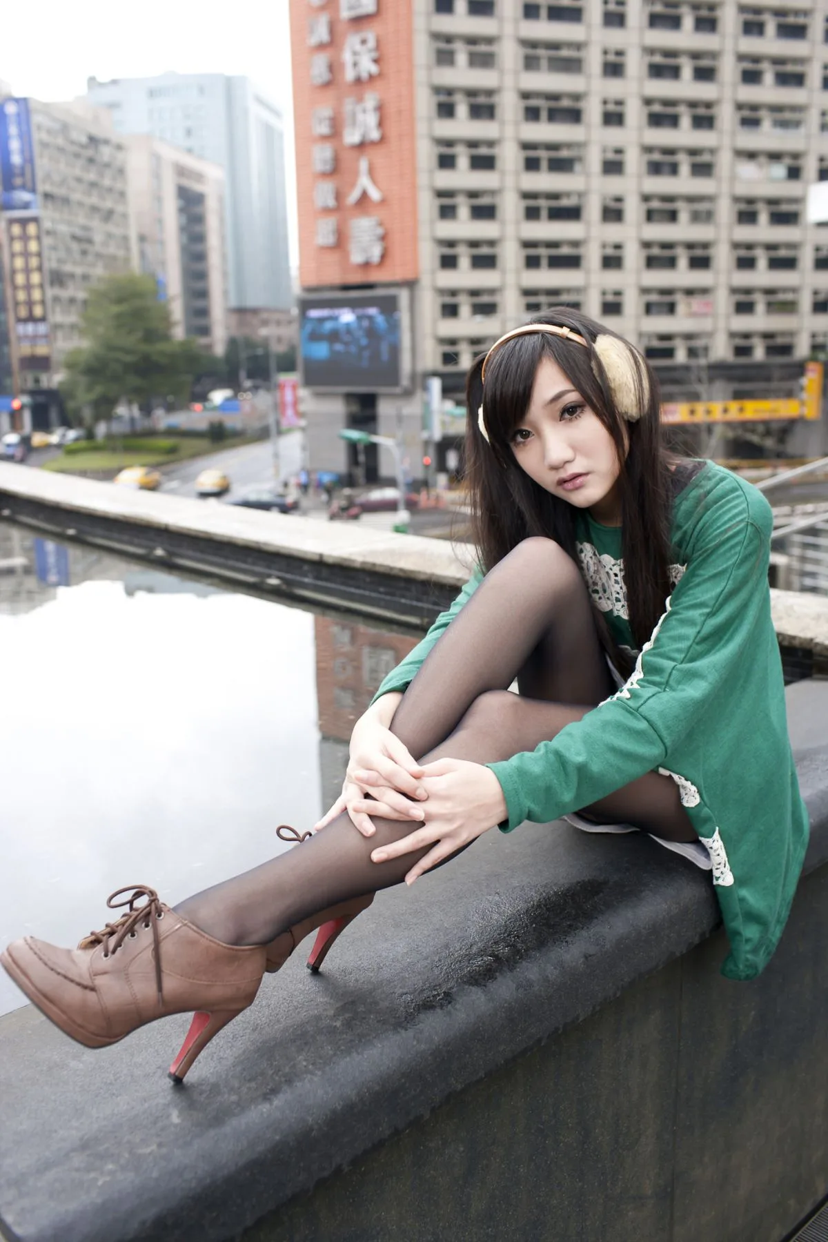 Người mẫu chân đẹp Tina Li Shuang của BEAUTYLEG - Buổi chụp hình ngoài trời với tất đen và buổi chụp hình trong studio với nội y - 14