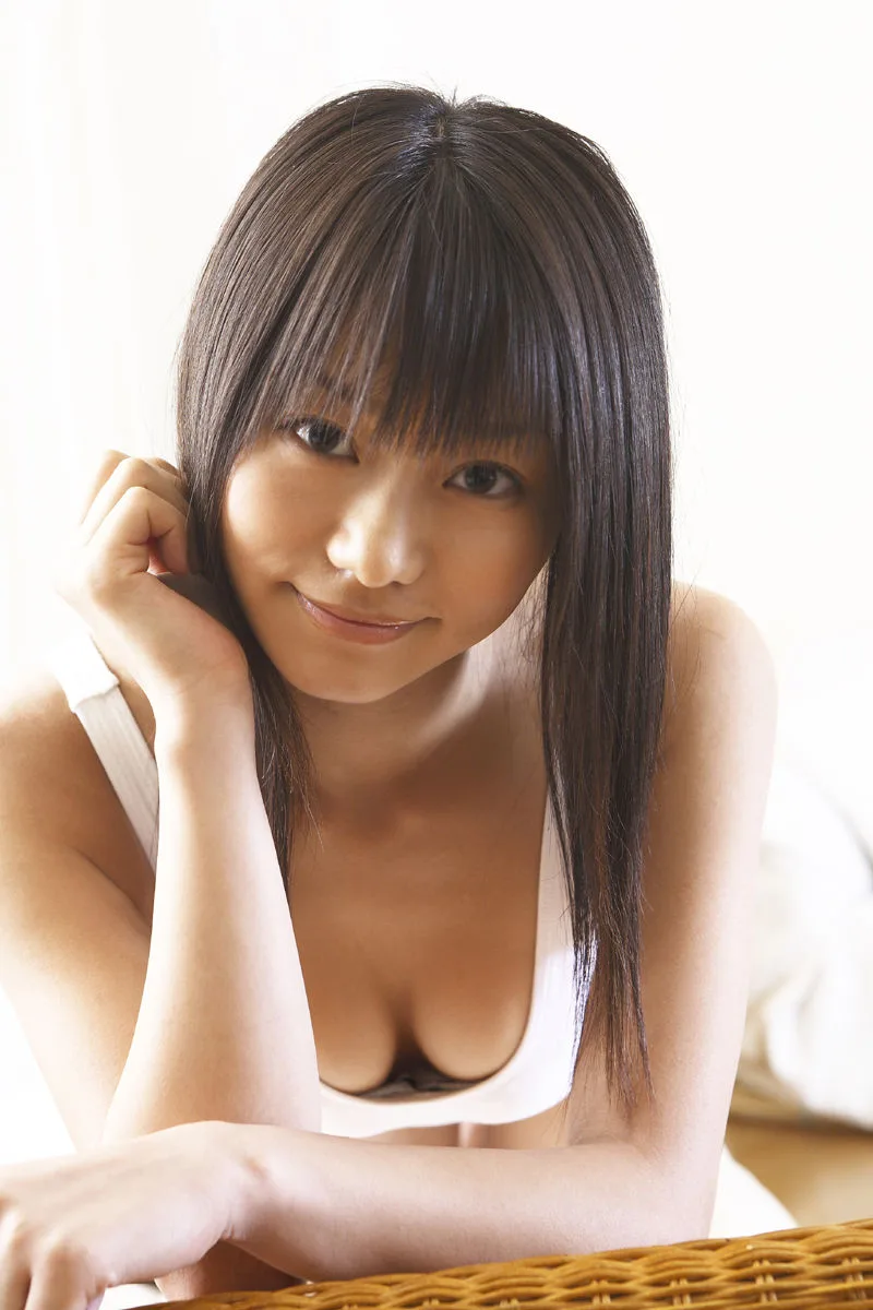 [Mặt trước] Album ảnh "Kiss My Eyes" của Miyuki Umikawa - 17