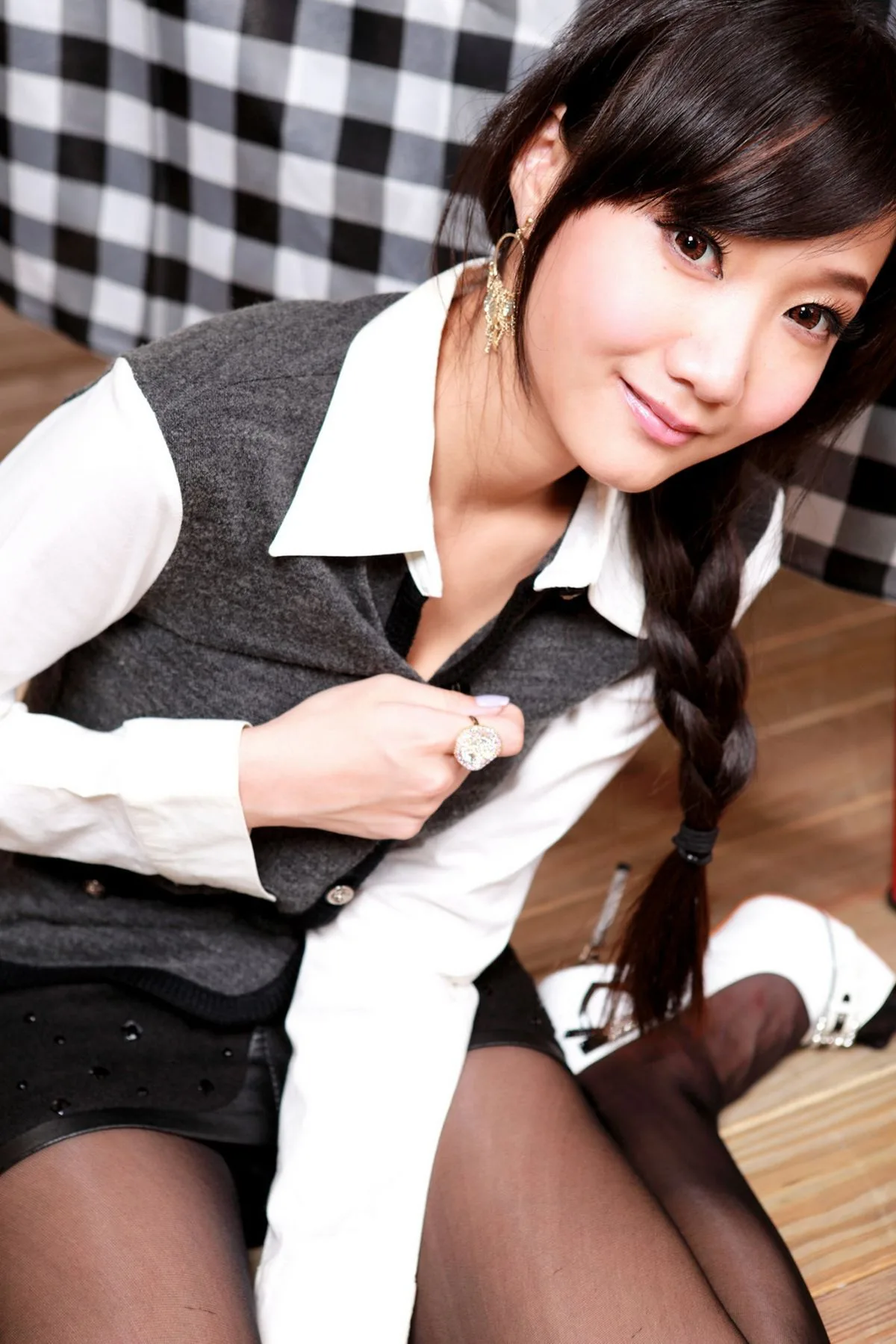Người mẫu chân đẹp Tina Li Shuang của BEAUTYLEG - Buổi chụp hình ngoài trời với tất đen và buổi chụp hình trong studio với nội y - 24