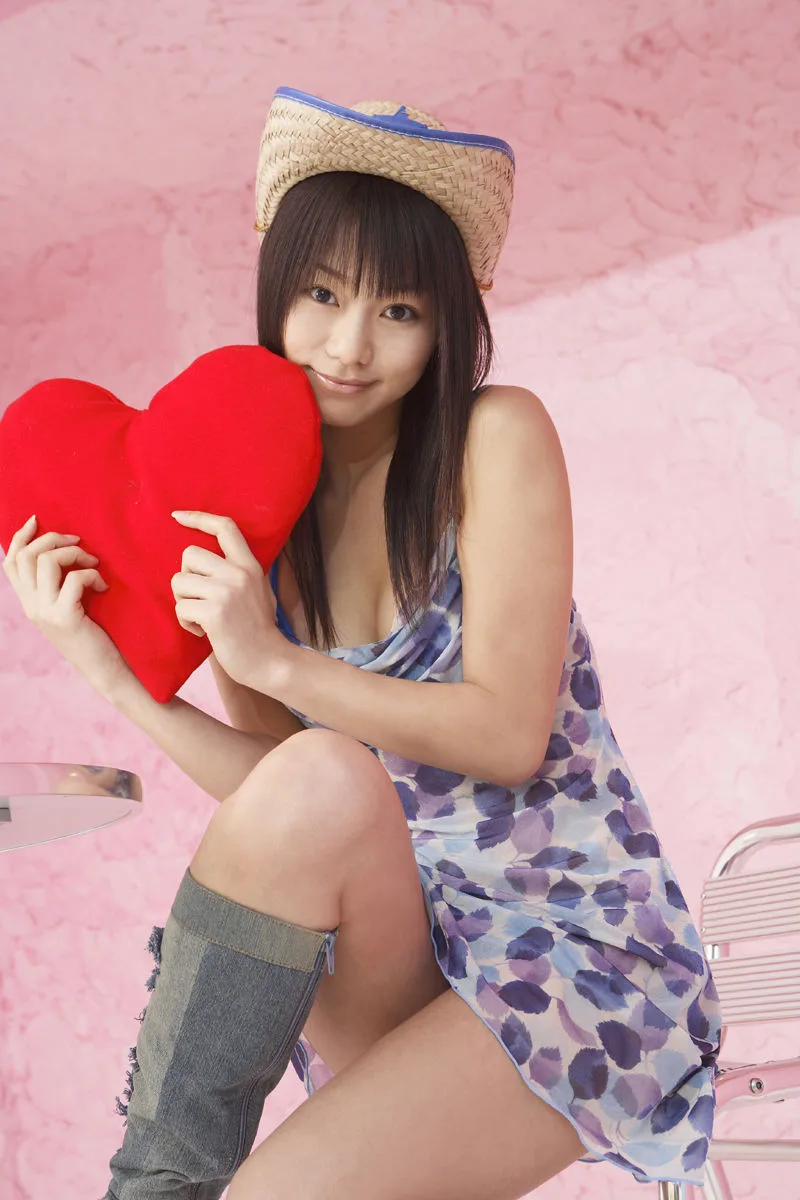[Mặt trước] Album ảnh "Kiss My Eyes" của Miyuki Umikawa - 5