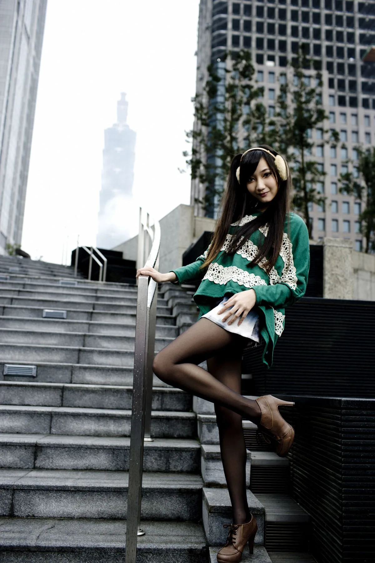 Người mẫu chân đẹp Tina Li Shuang của BEAUTYLEG - Buổi chụp hình ngoài trời với tất đen và buổi chụp hình trong studio với nội y - 8